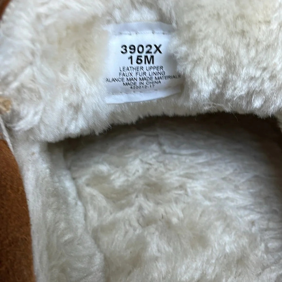 Minnetonka Men’s sz 15 slippers. Suede, rubber sole, Fur lined. good condition - Picture 3 of 11